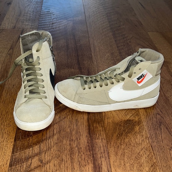 Nike Woman’s Green High Top Sneakers Size US 7 - Picture 1 of 6